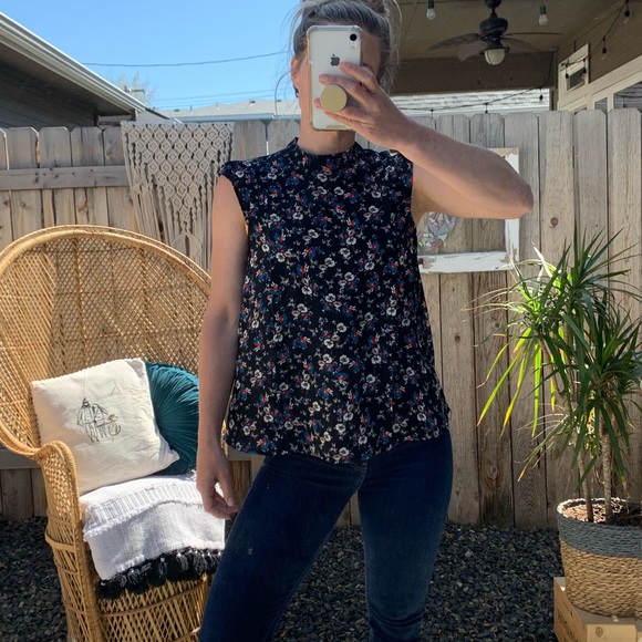 Floral Top - Picture 2 of 12